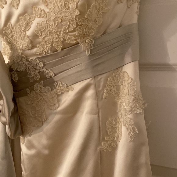 Wedding dress Les Noces Couture in Italian natural silk and lace guipure details - Picture 7 of 16
